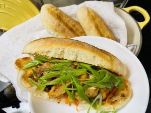 なんちゃって東南アジア料理③　バインミーっぽいもの