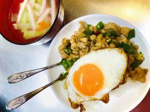 なんちゃって東南アジア料理①　ガパオライスっぽいもの